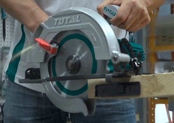 Էլեկտրական շրջանաձև սղոց TOTAL TS1141856 4150